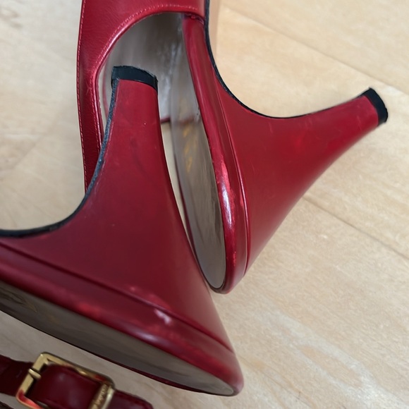 AS IS*  Ferragamo Slingback Heels with *one dark stain on right toe. 8.5N - Picture 8 of 9